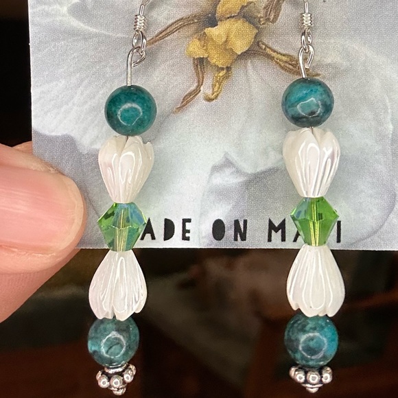 710. Malachite Mother of Pearl Pīkake Carved Jasmine Swarovski .925 SS Earrings - Picture 3 of 4